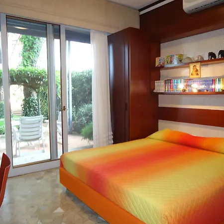 Alojamento de Acomodação e Pequeno-almoço B&B Cottage Dei Consoli 3*